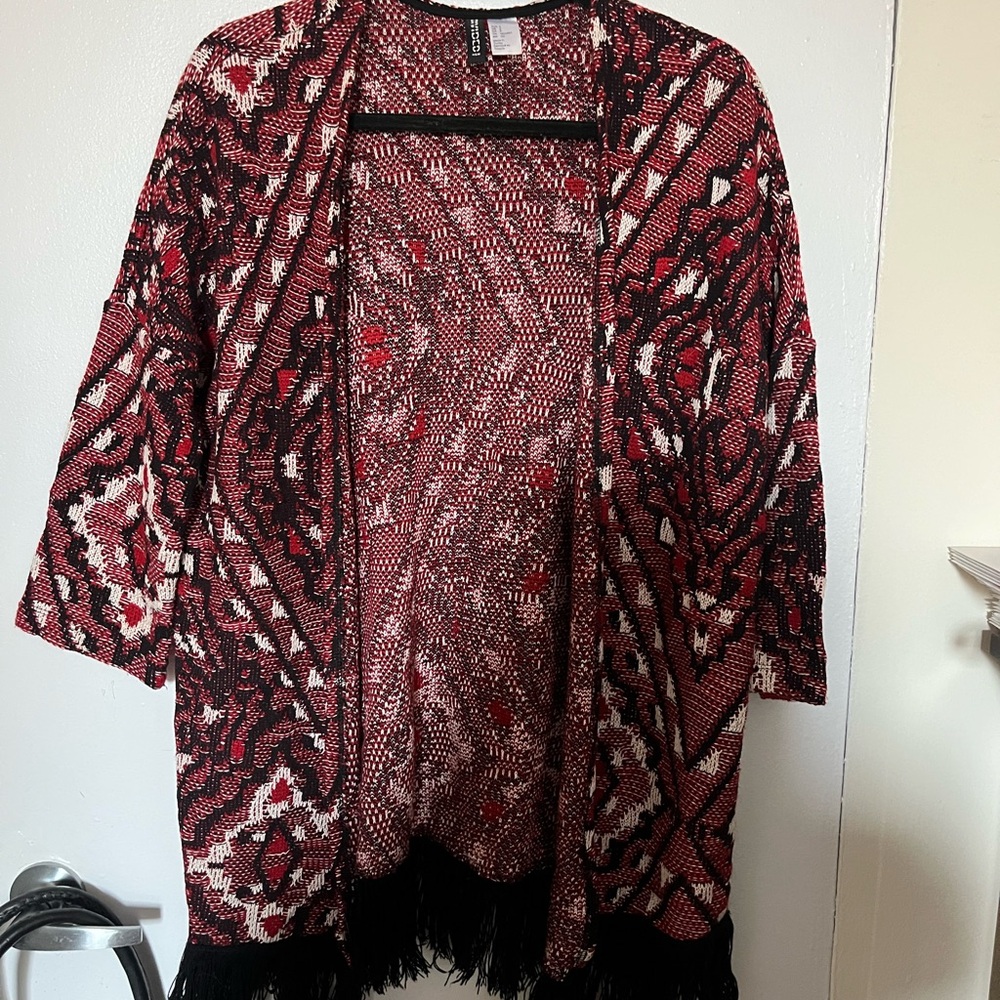 H&M Women's Red and Black Patterned Sweater